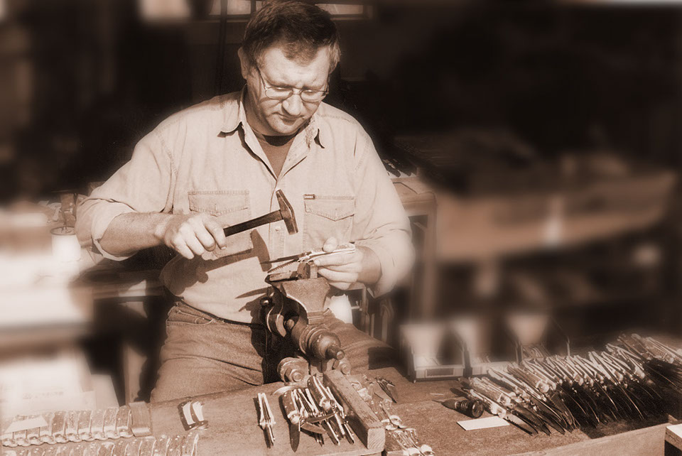 Coltellerie Lepre Maniago coltelli dal 1950, coltelli fatti a mano, montatura del coltello